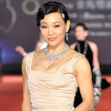 陳沖優(yōu)雅慢步登紅毯 身著長裙高貴大方有味道