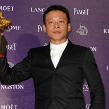 李康生爆冷成金马影帝 与最佳导演蔡明亮合影