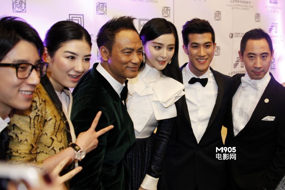 范冰冰,李治廷秀亲密 潘粤明拥美女房祖名淘气