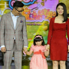 王詩(shī)齡賣萌與王岳倫咬耳朵 李湘自曝是女兒粉絲