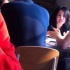 王菲與嫩男相約平民餐廳喝茶 妝容清淡心情大好