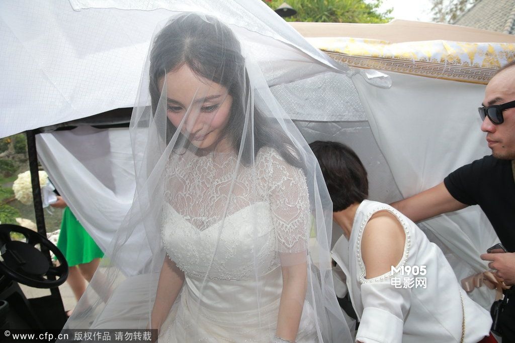 杨幂,刘恺威巴厘岛大婚 新娘美艳蕾丝婚纱曝光