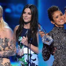 美国人民选择奖揭晓 桑德拉·布洛克成最大赢家