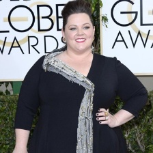 《辣手警花》梅丽莎·麦卡西亮相 黑裙霸气压场