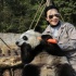刘嘉玲“调戏”大熊猫遭拒绝 与郭富城同做慈善