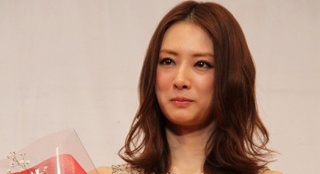 北川景子与锦户亮雪地宣传 情绪失控感动飙泪