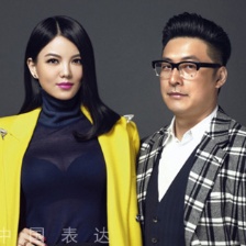 王岳倫、李湘夫妻拍大片 深情相擁演繹滿滿幸福