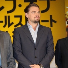 萊昂納多亮相東京證交所 與導(dǎo)演馬丁臺上互夸