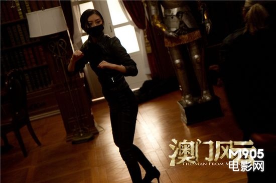 《澳门风云》景甜复制致命桥段 变打女镇住发