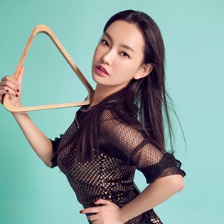 “晶女郎”童菲時(shí)尚雜志大片 露蠻腰秀完美身姿