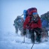 《双龙出手》导演新片首曝剧照 冰雪天登山历险