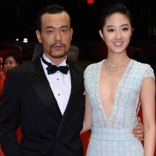 《白日焰火》柏林首映 桂綸鎂深V禮服小秀性感