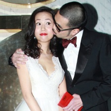 導(dǎo)演周顯揚(yáng)婚禮吻新娘 郭富城李嘉欣等到場(chǎng)祝賀