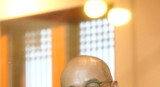 李浚益導(dǎo)演客串日本電影 本色出演著名韓國導(dǎo)演