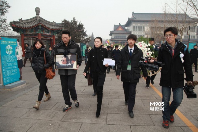 王小帅管虎送行葛优献花圈