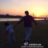 林志穎曬與Kimi親子互動(dòng)照 父子倆大手牽小手
