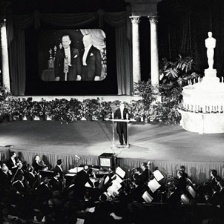 奥斯卡光影回溯：首届电视转播 泰勒等星光云集