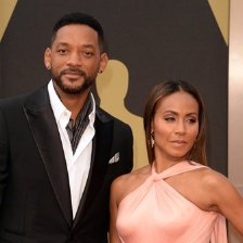 威尔·史密斯蓄须帅气 妻子萍克·史密斯粉裙现身