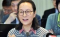 奚美娟带伤开“两会” 呼吁演艺圈同行爱惜身体