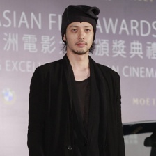 小田切讓怪異裝登紅毯搶鏡 獲最佳男配角提名