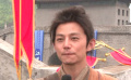何炅不會踢球反被當球踢 新戲造型“犀利邋遢”