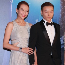 蔡少芬牽丈夫張晉恩愛出場 秀纖細(xì)美腿性感惹眼