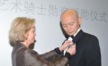 葛優(yōu)名揚(yáng)海外被授予“騎士” 穿20年前獲獎(jiǎng)禮服