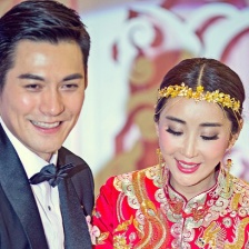嚴(yán)屹寬杜若溪上海設(shè)答謝宴 現(xiàn)場敬恩師數(shù)度落淚