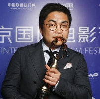 《素媛》李甄獲最佳女配角 制片人代領親吻獎杯