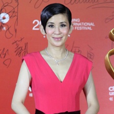 吳君如玫紅色禮服露嫵媚 關(guān)錦鵬陪伴在旁顯儒雅