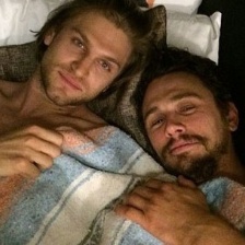 弗兰科自曝与男星同床照 眼神迷离再陷同志疑云