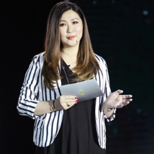 分享嘉賓金依萌登臺亮相 面帶微笑娓娓道來