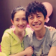 謝娜張杰為何炅慶祝40歲生日 網(wǎng)友贊其永遠20歲