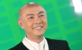 张卫健变身星主播上演黑白配 《疼爱》献妻表爱意