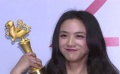 “女神”汤唯夺最佳女演员奖 送妈妈最好的礼物