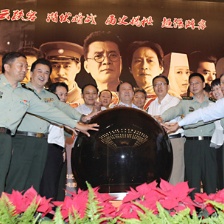 《风云1927》首映 刘之冰再演瞿秋白苦学俄语