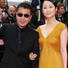 《搜尋》首映貝熱尼絲優(yōu)雅 賈樟柯夫婦恩愛亮相