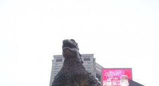 《哥斯拉》6月13日内地公映 巨模怪兽亮相北京