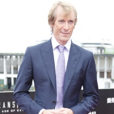 《变形金刚4》登陆香港 迈克尔·贝西装笔挺帅气