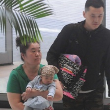 文章藏身上海酒店不住家 保姆帶小女兒探父小聚