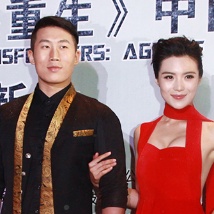 《变4》四强选手亮相红毯 赵茜纪培慧晚装斗艳