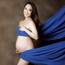 范文芳拍大尺度性感寫真孕照 托大肚與老公恩愛