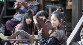 《海賊》曝崔雪莉新劇照 飾演女海盜上演動作戲