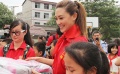 应采儿携手陈小春捐建图书馆 爆料老公不爱读书