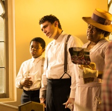 弗兰科《喧哗与骚动》曝新剧照 怀旧年代感强烈