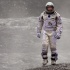 诺兰《星际穿越》曝剧照 麦康纳漫游海瑟薇锁眉