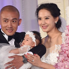聂远送娇妻钻戒双喜临门 补办婚礼兼女儿百日宴