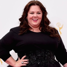 梅丽莎·麦卡西亮相红毯 黑色蓬蓬礼裙分量十足