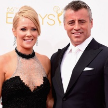 "老友记"马特·勒布朗亮相红毯 西装笔挺精神足