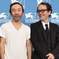 冢本晋也新片《野火》发布会 中川雅也白T亮相